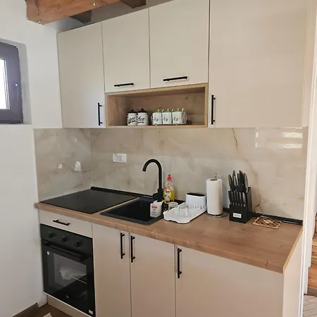 Brvnara Ispod Stare Kruske *